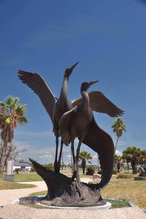statue of herons